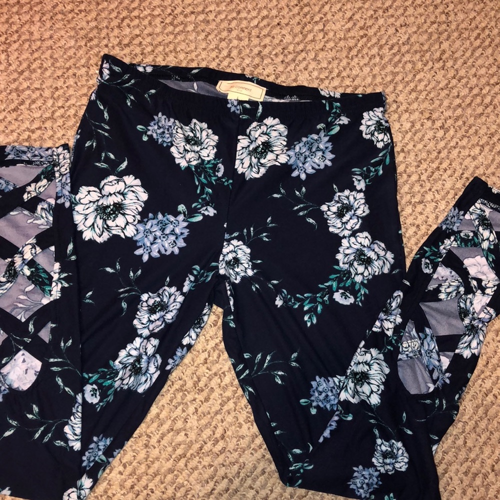 Size large no comment leggings.